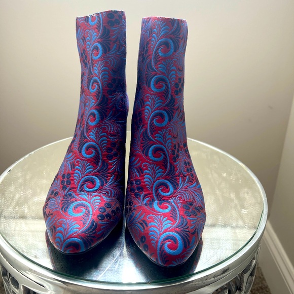 NWOT! These 1901 boots are a showstopper with this print and a size  7.5. - Picture 1 of 6